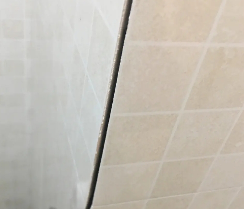监利瓷砖空鼓维修公司分享阳台瓷砖脱落的修复过程可以分为以下几个步骤